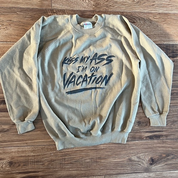 Hanes Tops - Kiss my a**, I’m on Vacation - Soft Vintage Crewneck 🏖️😅